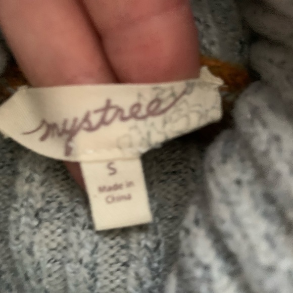 Mysteree Sweater - Picture 7 of 7